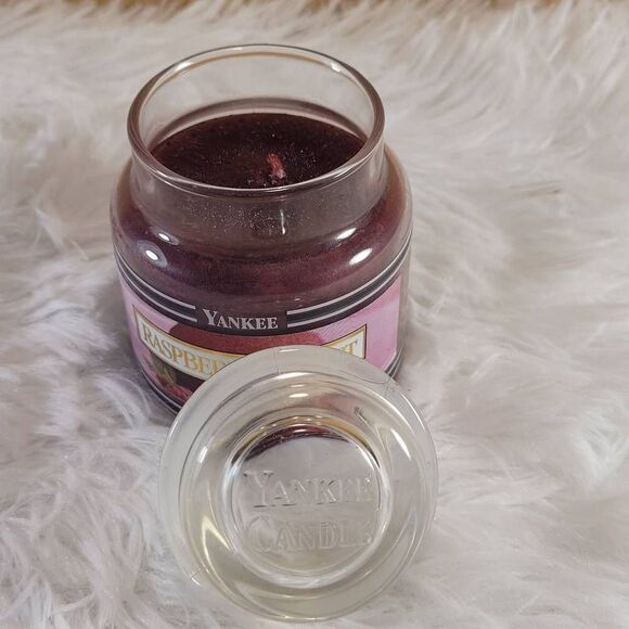 Yankee Candle Raspberry Sorbet 7.5 oz Jar Candle - Picture 4 of 6